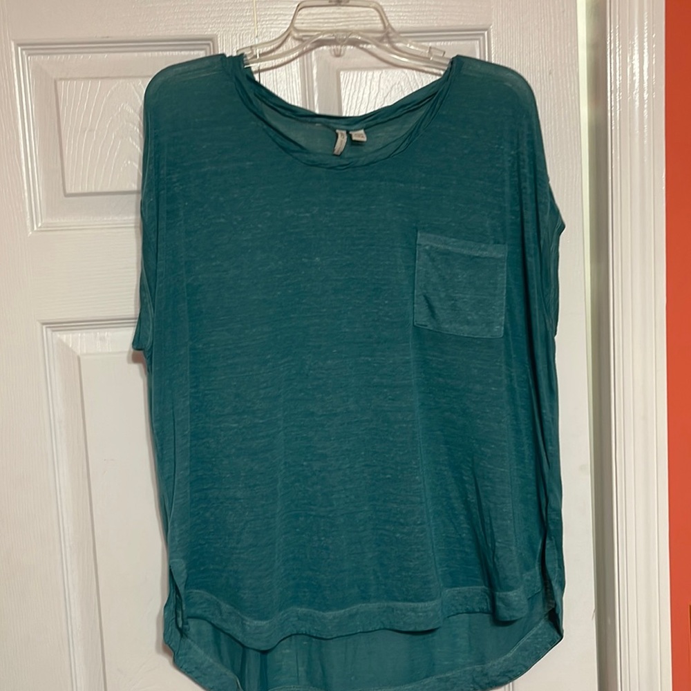 Cato shirt size 18/20 fits like a xl or 2x